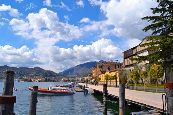 Casa Laura Salò 200mt from Garda lake