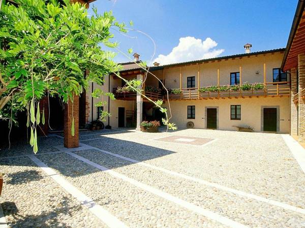 Luxurious Holiday Home in Salò with Swimming Pool