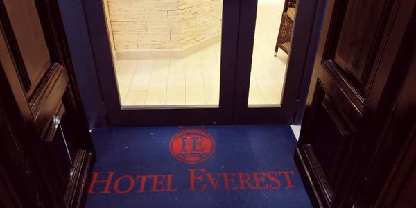 Hotel Everest
