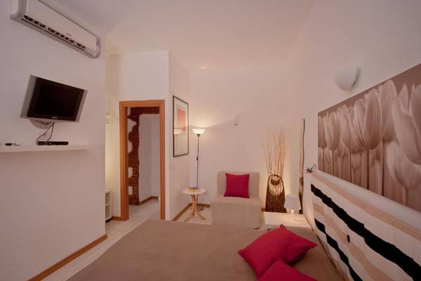 Opera Inn Suites B&B and Apartments