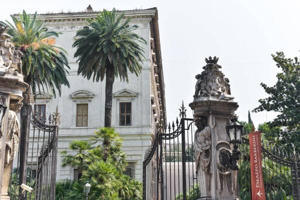 Trevi Fountain Guesthouse