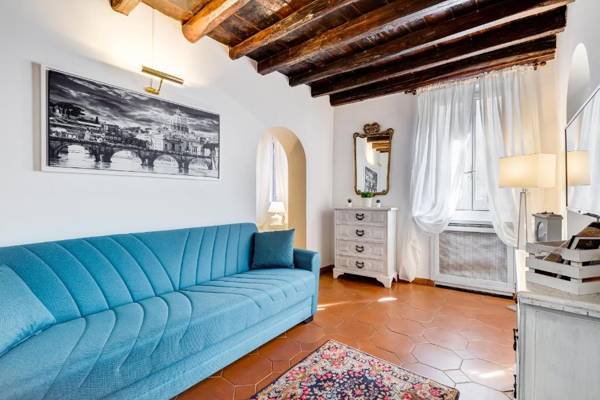 White Coronari Apartment