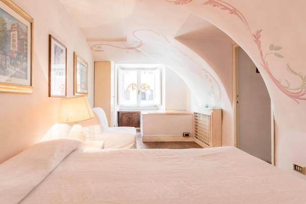 Piazza Colonna Apartment - Charme Homes
