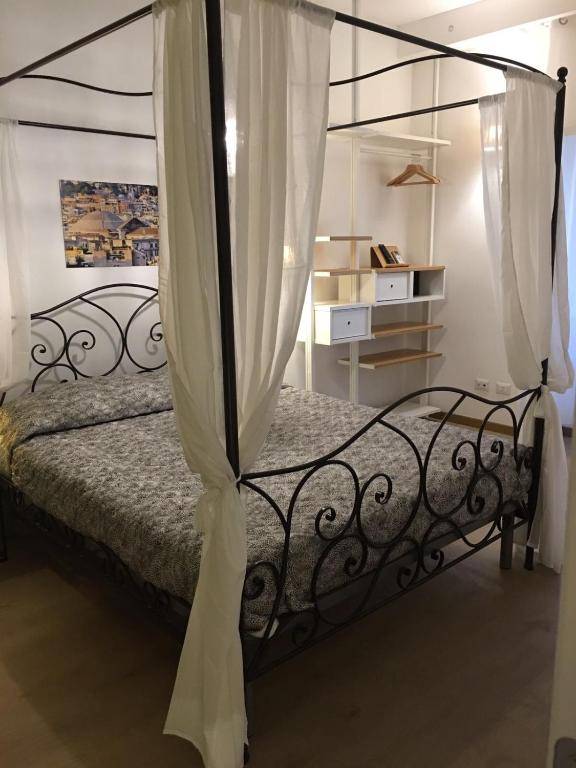 Verrazzano 37 Guest House