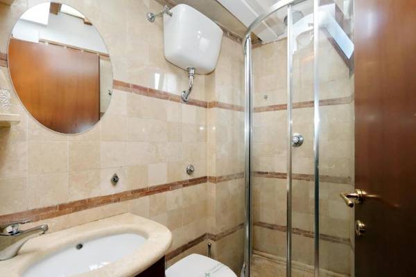 Piazza Mattei Elegant Apartment | Romeloft