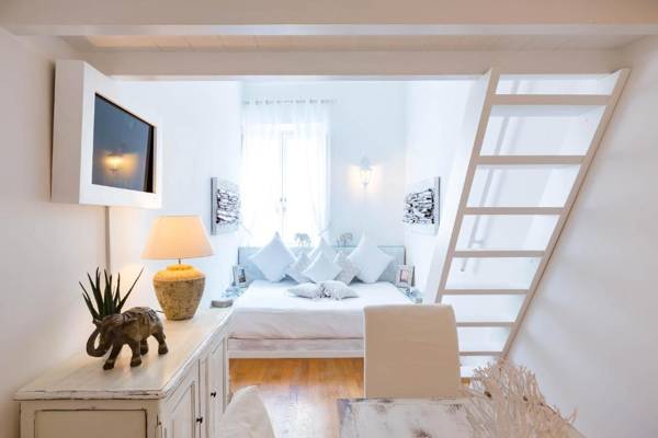 BBHOMEROME - Pantheon Luxury Gold Apartment