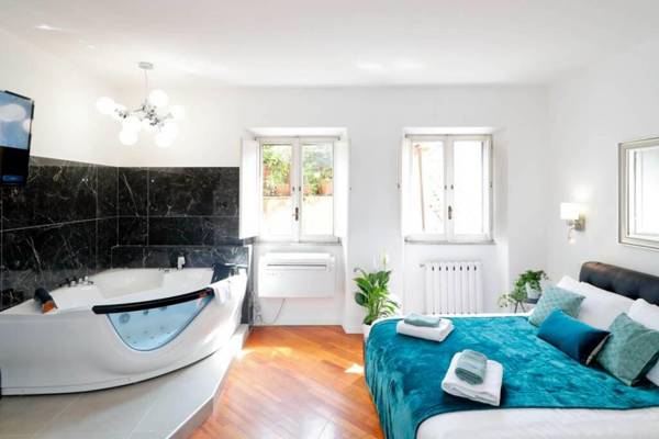 Pantheon Amazing Jacuzzi Suite