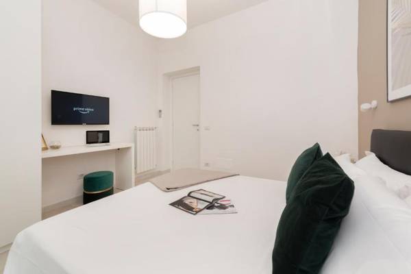 White Flat Santa Croce