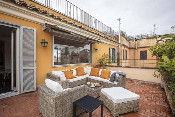ROMAC - Condotti Penthouse in the Spanish Steps area