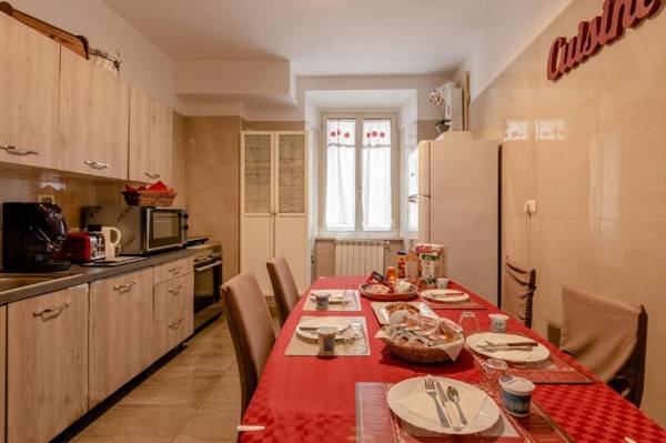 4-Bdr Apt among Colosseum&Termini 10-12 people