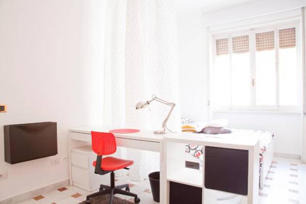 Workspace - Room in Guest room - Kamchu Apartments single room Villa Ada 1