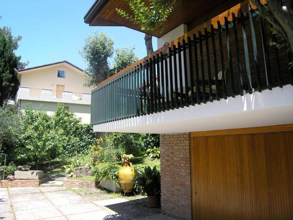 Bed And Breakfast 22 Garibaldi Home