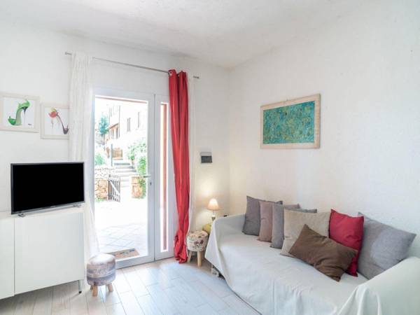 Attractive Holiday Home in Marinella with Patio