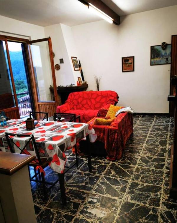 One bedroom appartement with enclosed garden and wifi at Tosi