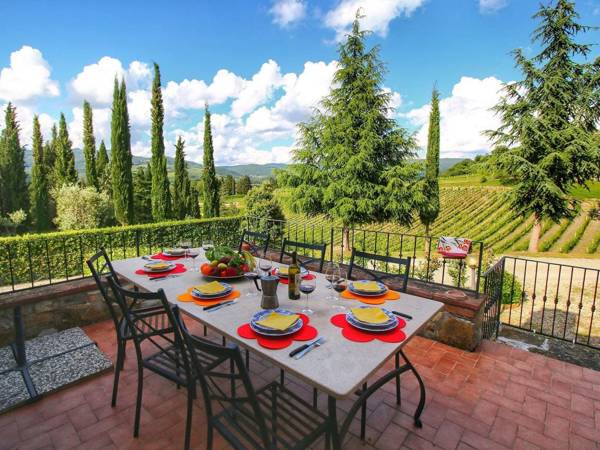 Alluring Farmhouse in Radda In Chianti with Patio