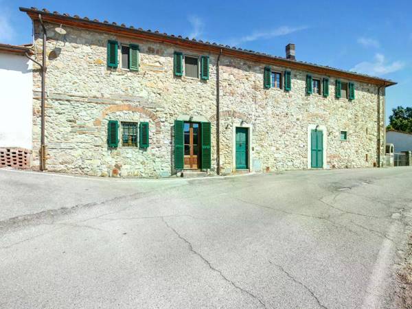 Cosy Farmhouse with Whirlpool Pool Barbecue Garden