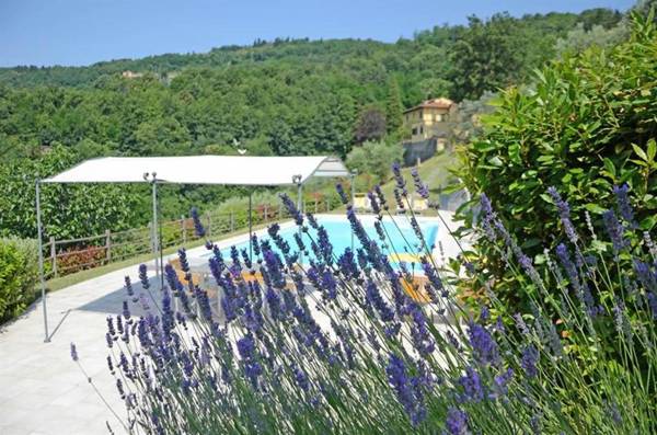 Villa Mario piscina privataaria condimmersa nel verdecampagna Toscana
