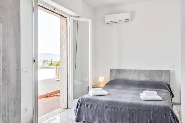 Modern Attic with Balcony - Panoramic City View