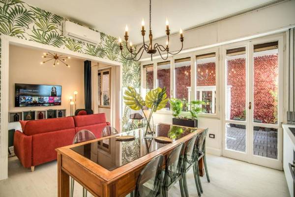 AwesHome - White Mirrors Apartment