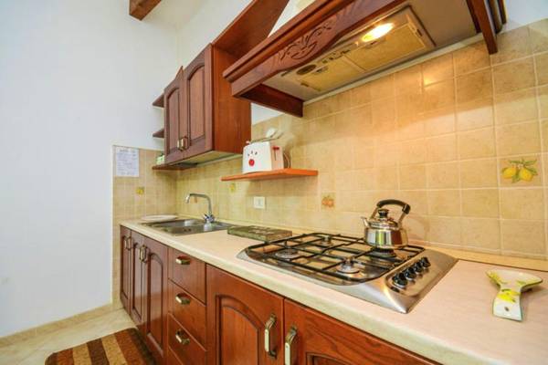 One bedroom appartement with sea view furnished garden and wifi at Sorrento 1 km away from the beach