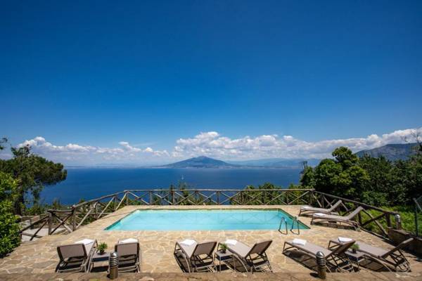Villa Giulia amazing villa with pool patio bbq and sea views