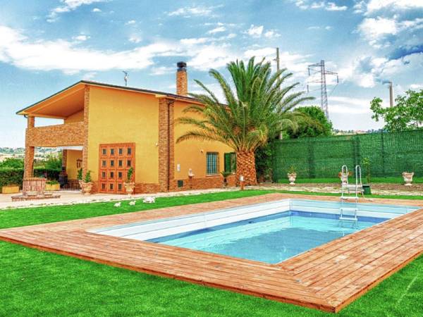 Wonderful villa with private swimming pool near the sea