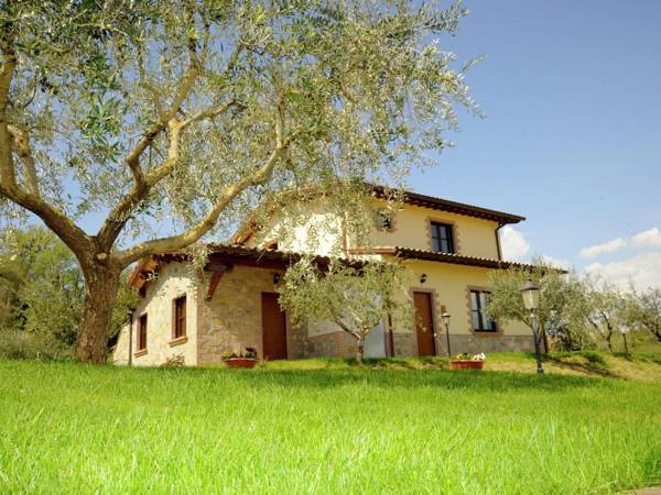 Farmhouse in Perugia with Jacuzzi Swimming PoolGarden BBQ
