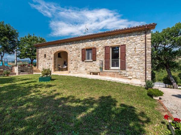 Secluded Apartment in Pennabili with Whirlpool