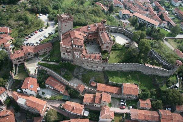 Castello Di Pavone