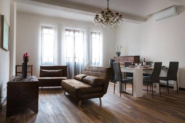 Parco Ducale Elegant Apartment con Balcone