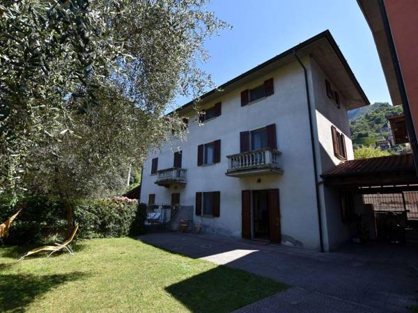 Two-family home with private garden 100 metres from the lake and beach