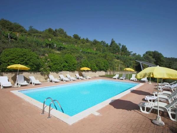 Farmhouse in Paciano with Swimming Pool Roofed Terrace BBQ