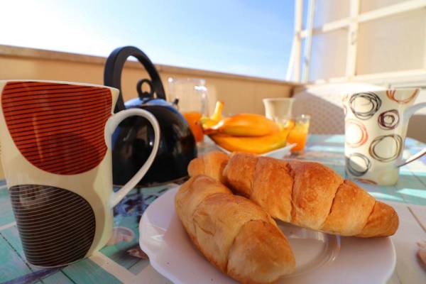 Central Apartment On The Beach With Balcony Wi-fi & Air Conditioning; Parking