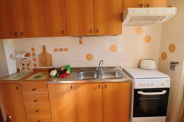 Central Apartment On The Beach With Balcony Wi-fi & Air Conditioning; Parking