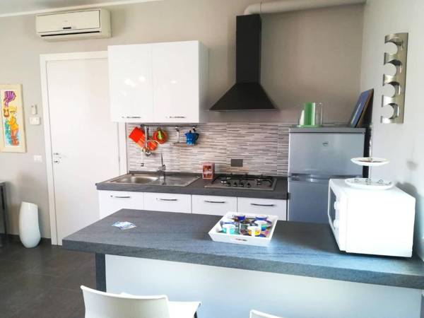 Modern Holiday Apartment With Wi-fi Air Conditioning And Balcony; Pets Allowed