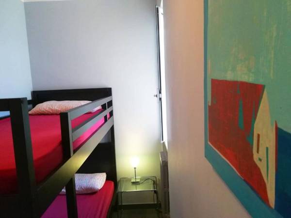 Modern Holiday Apartment With Wi-fi Air Conditioning And Balcony; Pets Allowed