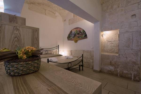 White House Flats & Studios