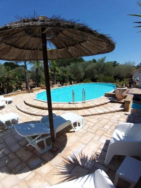 Villa Chanel confortevole villa con piscina e casa sull'albero per bambini