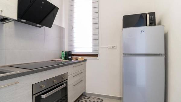 Welcomely - Xenia Boutique