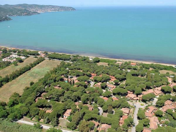 Lovely Holiday Home in Giannella nera Sea