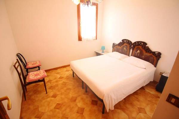 2 bedrooms house at Lido di Noto 300 m away from the beach with sea view enclosed garden and wifi