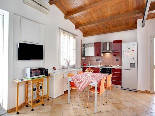 Elegant Apartment in Reitani with 2 Balconies and Garden