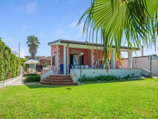 Comfortable Holiday Home in Noto near Sea