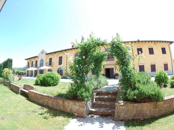 Fabulous Mansion in Nizza Monferrato with Swimming Pool