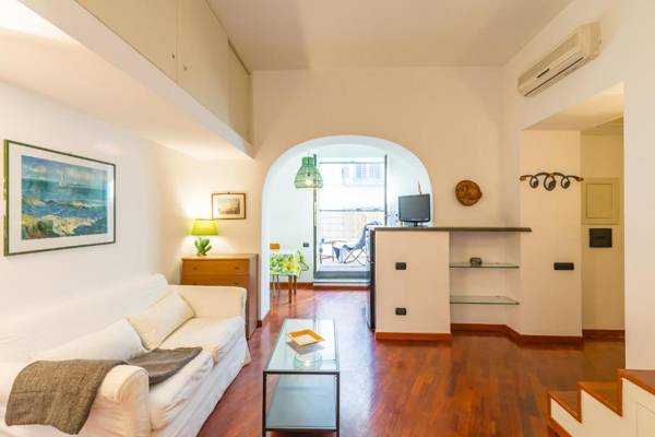 Parthenope's eye on the seafront by Napoliapartments