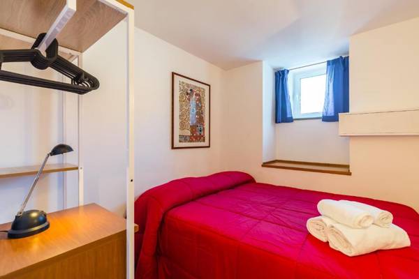 Parthenope's eye on the seafront by Napoliapartments