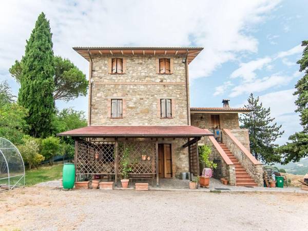 Comfy Holiday Home in Montone with Garden