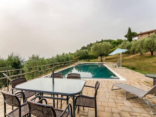 Comfy Holiday Home in Montone with Garden