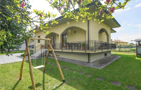 Awesome home in Montignoso with WiFi and 2 Bedrooms