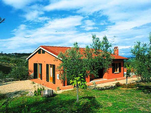 Semi-detached house in traditional agriturismo with clear view of the Chianti